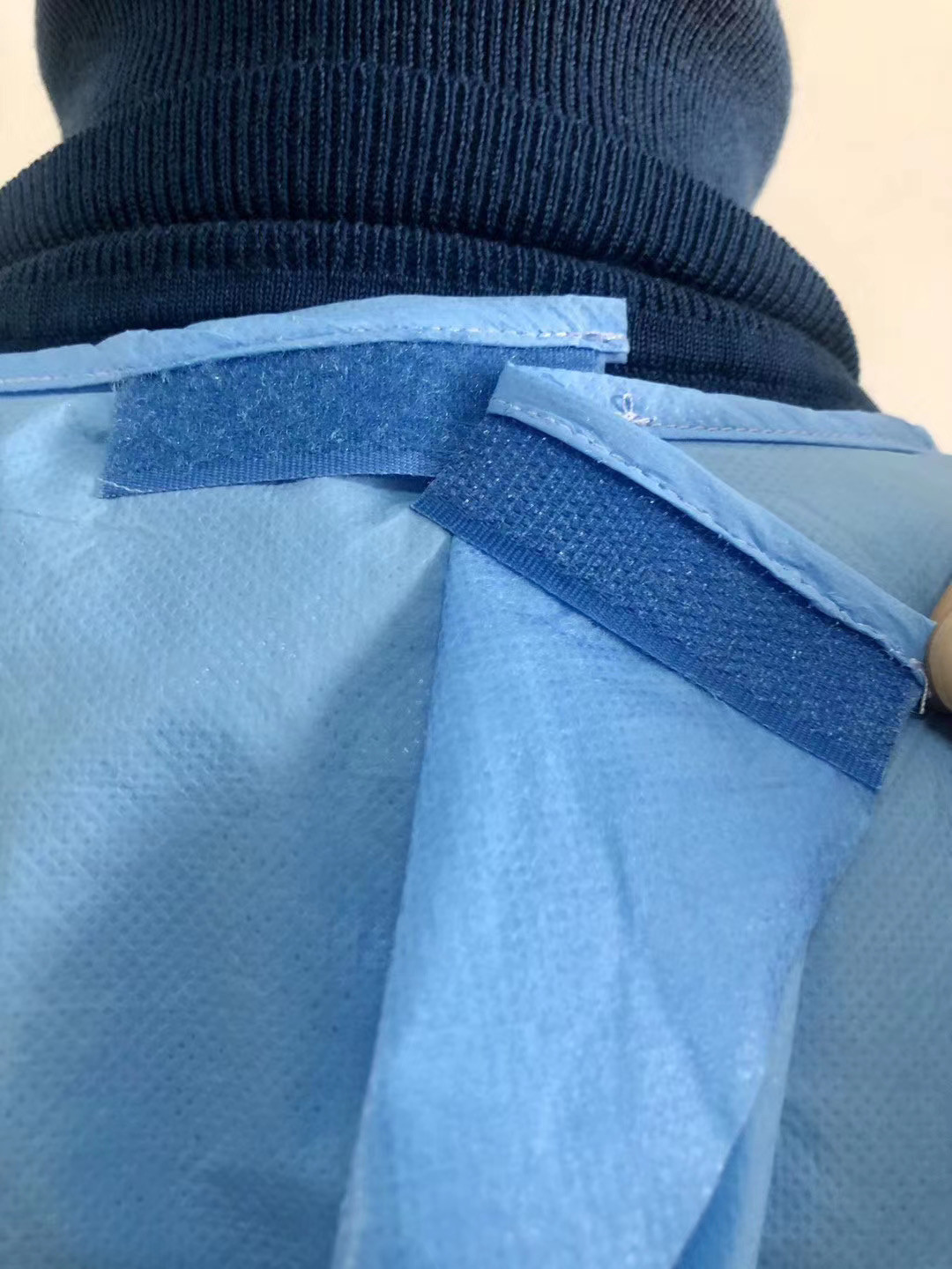 Sterile Surgical Gowns Factory Liquid Proof AAMI level 3 Surgical Isolation Gowns SMS45g for Hospital Use