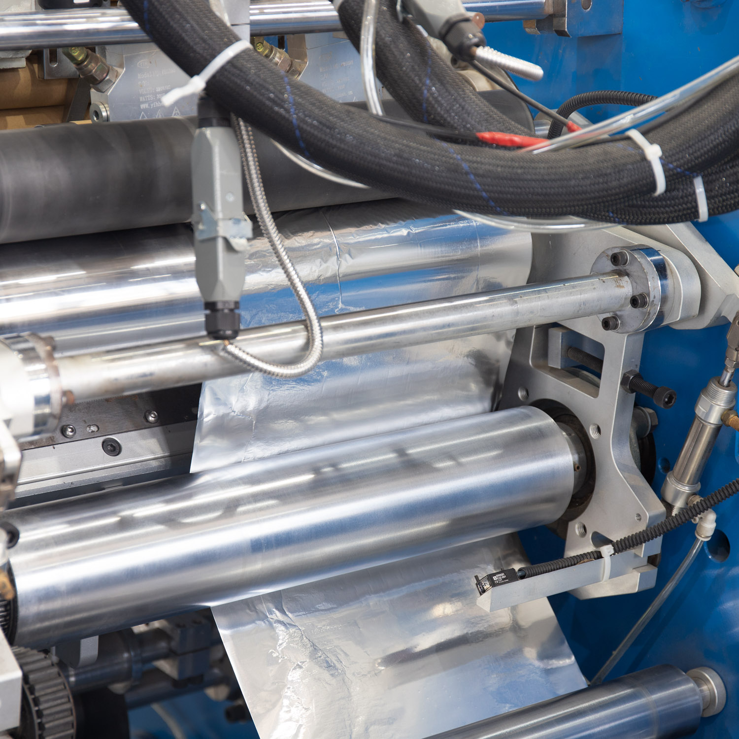 6 Shafts High Speed Aluminium Foil Roll Rewinding Machine HAFA-950 With Short Label