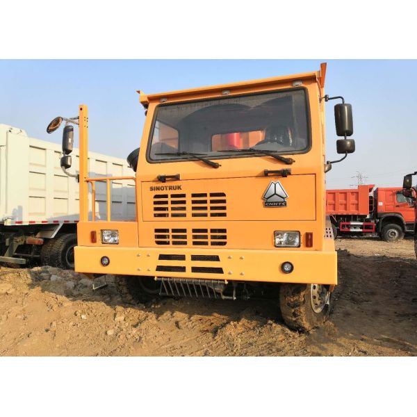 371HP Off Highway Truck , Yellow Color Heavy Duty Tipper Trucks 70 Tons Load