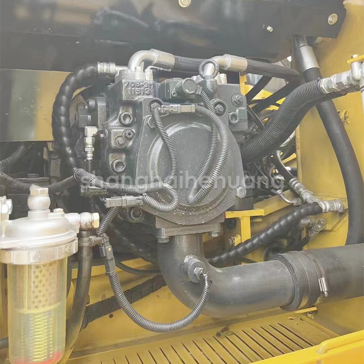 0.65m3 Second Hand Komatsu 160 Excavator With Cummins Engine And Original Color