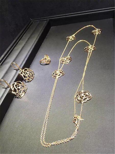 Piaget diamonds of seven rose necklace 18kt gold with white gold or yellow gold