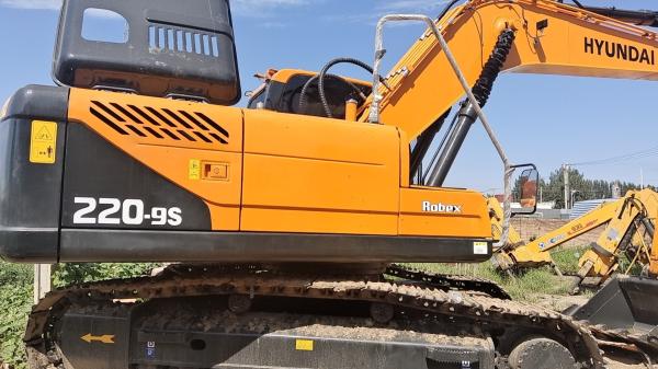Buy cheap 22 Ton Hyundai 220-9s Excavator Is Equipped With A Cummins Engine from wholesalers