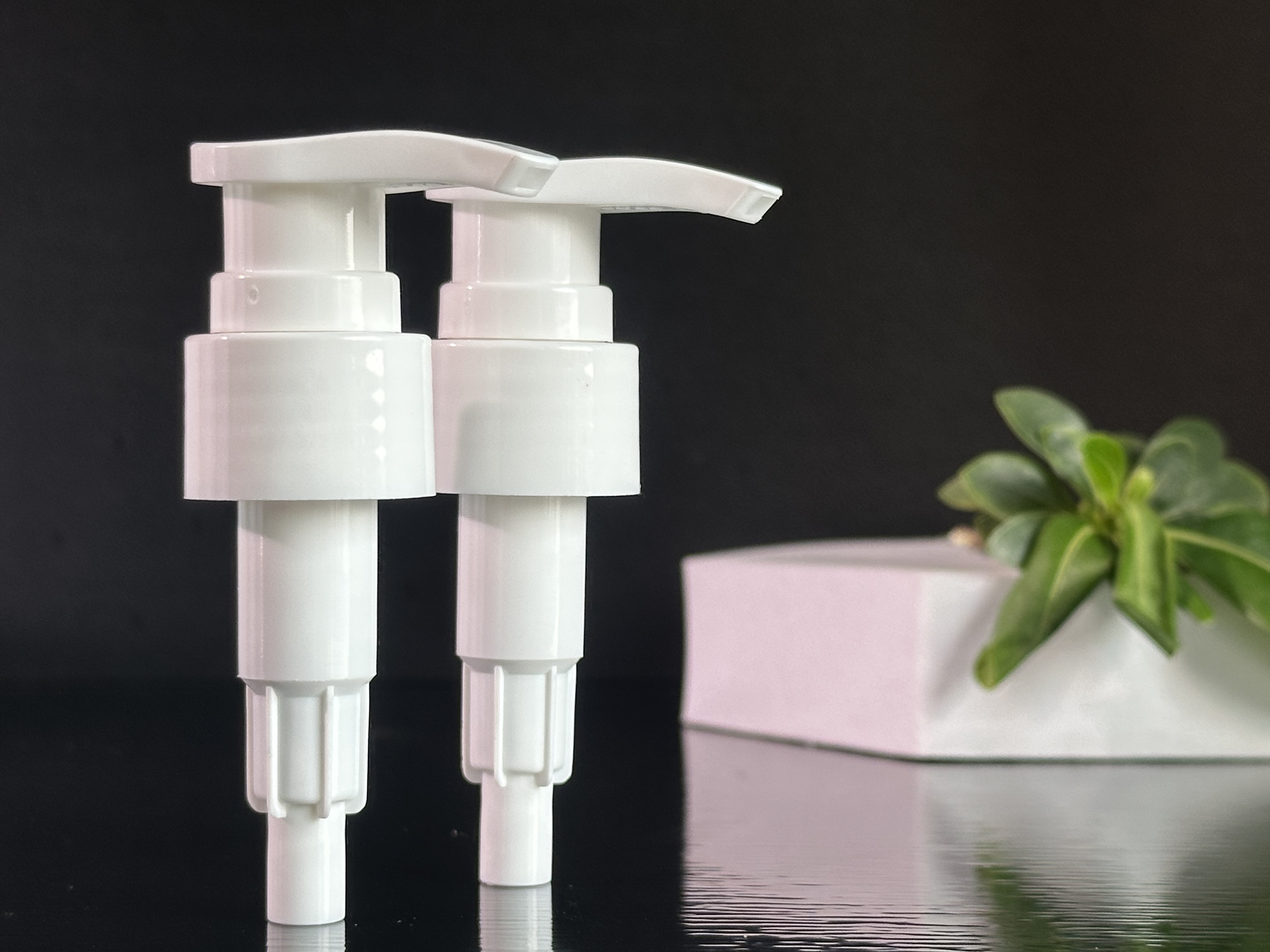 Customized Plastic Bottle Pump for Cosmetics Bottles with 24/410 28/410 Neck Size and Carton Packing