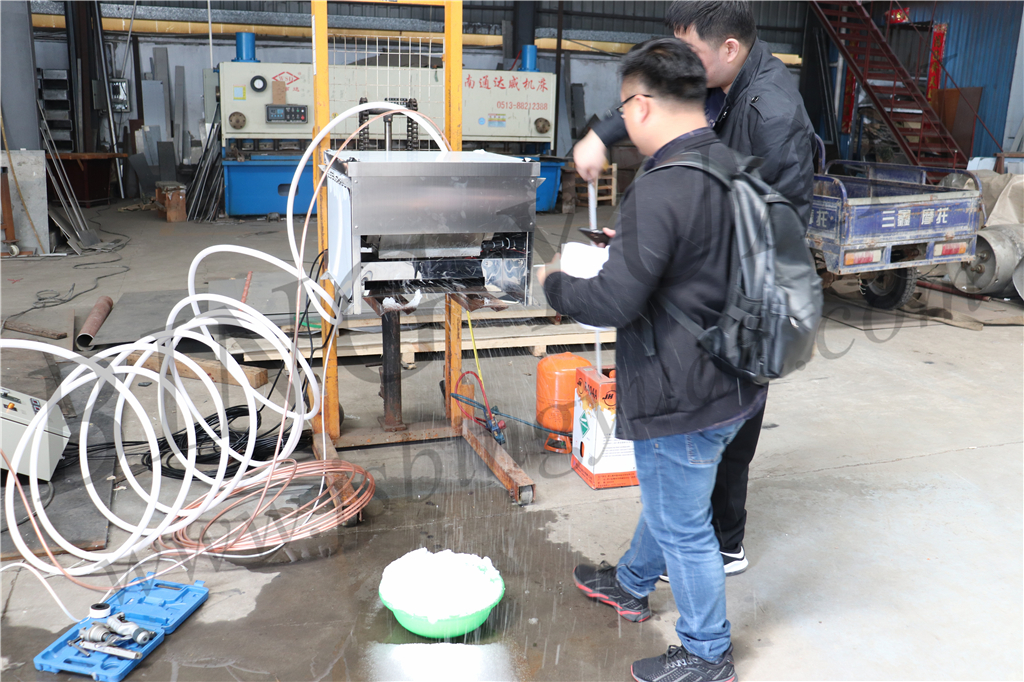 Factory Price Artificial Snow Falling Machine, Indoor Landscape Artificial Ice Machine, 600kg/Day Snow Ice Maker