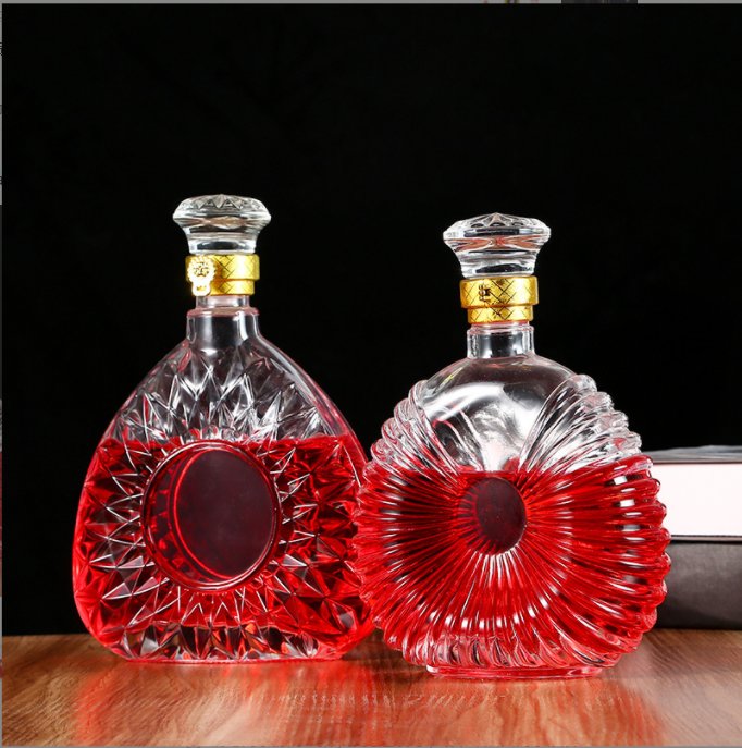 Luxury Clear 700ml Whisky Glass Bottle with Cap Unique Shaped XO Wine Glass Bottle