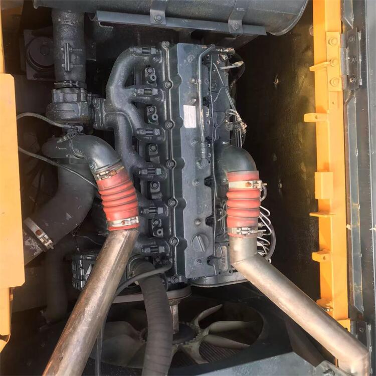 Large 30 Ton Used Hyundai 305 Excavator with Original Hydraulic Valve in Shanghai