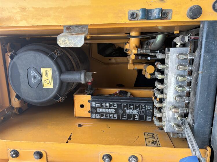 ORIGINAL Hyundai 210w-9s Used Wheel Excavator 21 Ton with 1214 Working Hours in Korea