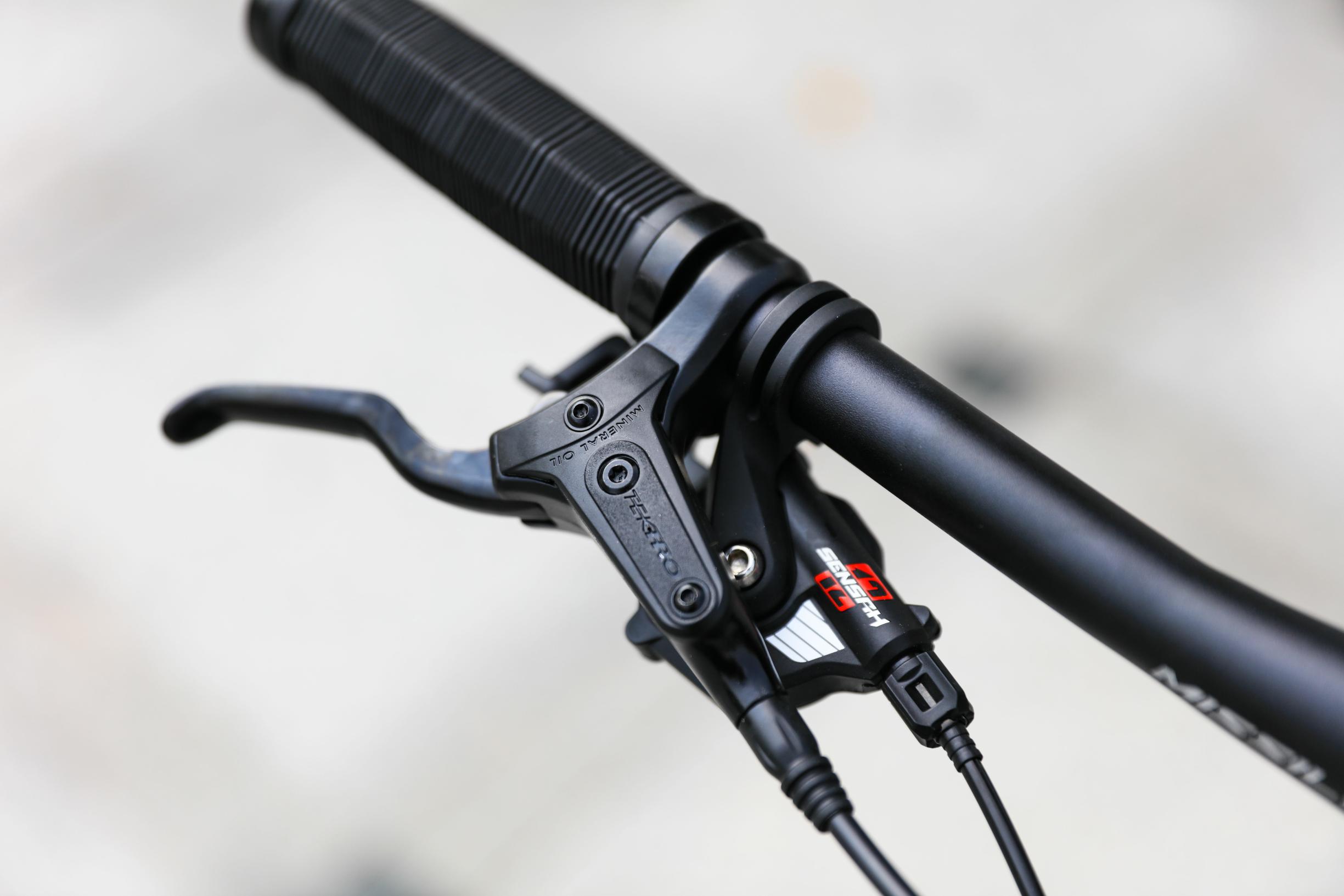 27.5 Inches Mountain Bike with Hydraulic Disc Braking System and Lightweight Design
