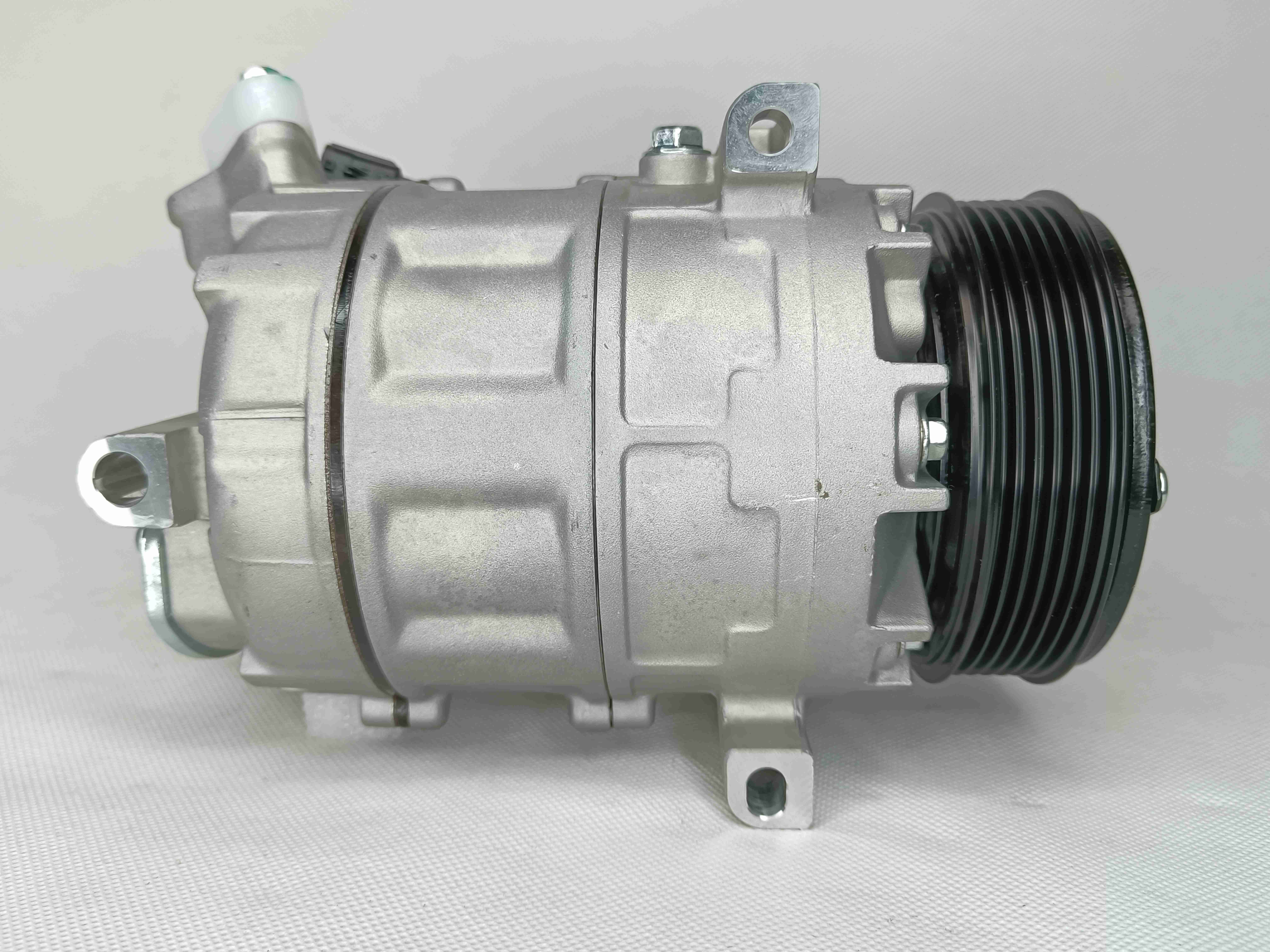 OEM 92600ET02A Auto AC Compressor Assembly For Nissan Qashqai2.0