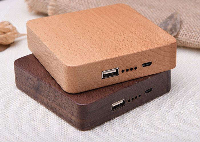 7800mAh Carved Wood Power Bank Customized Design Silk Screen Logo