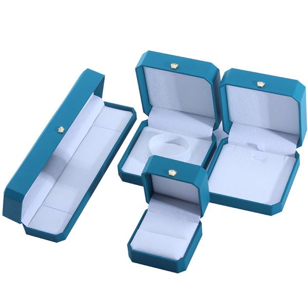 Buy cheap Custom Crown Shape Jewelry Storage Box in Green PU Leather for Bracelets and Earrings from wholesalers
