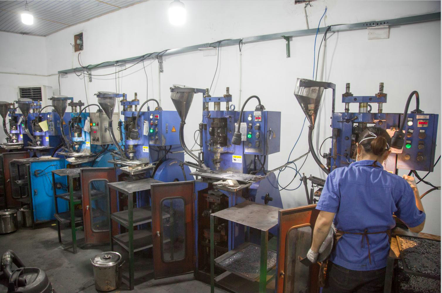 automatic pressing machine.jpg