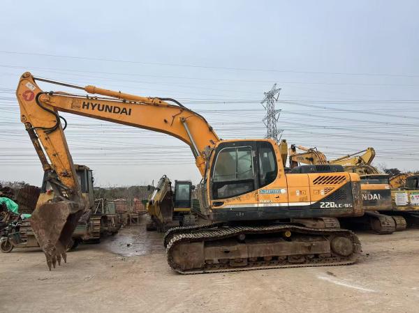Buy cheap Used Original Hyundai 220lc-9s Excavator 22 Tons Used Excavators from wholesalers