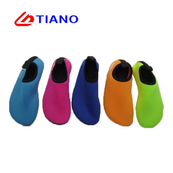Buy cheap Lightweight Flexible Sports TPR Water Socks For Swimming from wholesalers