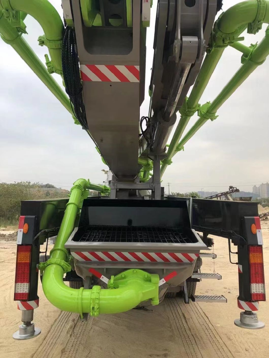 2012 Zml 47m Concrete Pump on Benz Truck Concrete Boom Pump Heavy Equipment