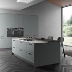 Fitted Traditional / Classic Wood Kitchen Cabinets Customized With Dining Table