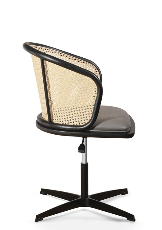0.121CBM Cane Swivel Desk Fabric Executive Chair 17in PU Leisure