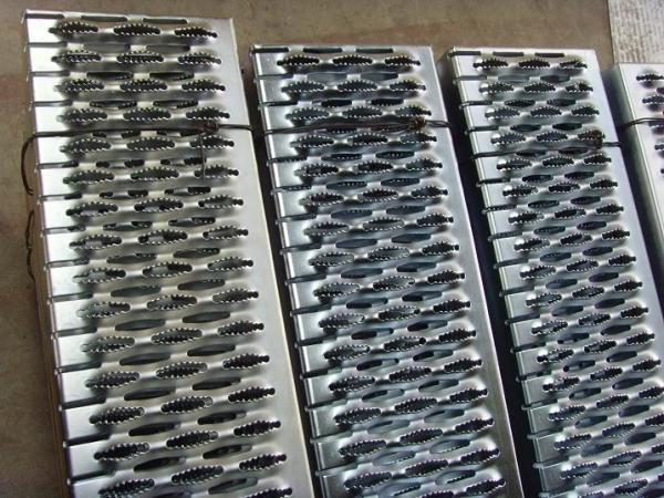 Buy cheap High Strength Non Skid Metal Plate / Crocodile Mouth Checkered Plate for Flooring from wholesalers
