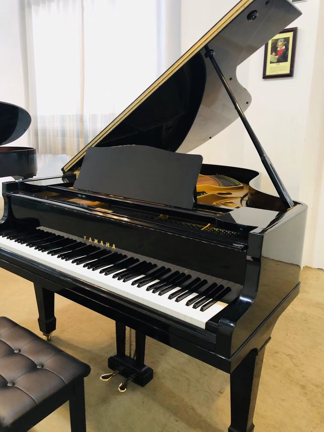 Best Price Acoustic upright second hand piano Black Color with second hand piano bench and accessories pre owned