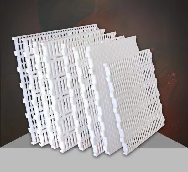 UV Resistant Plastic Slatted Floor Smooth Surface With Various Options