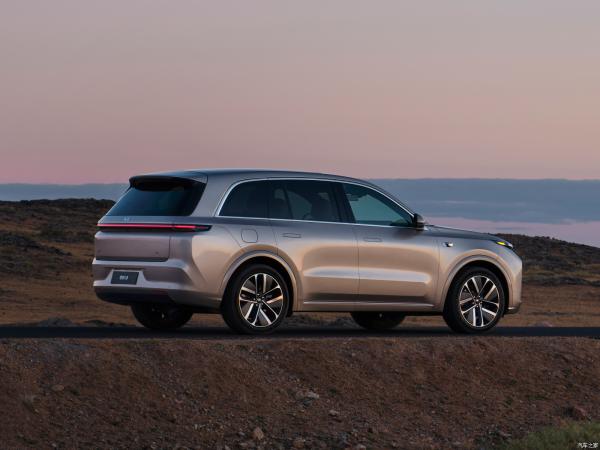LI XIANG L8 Auto Large Luxury PHEV SUV 6 Seater Pure Electric Range 1315
