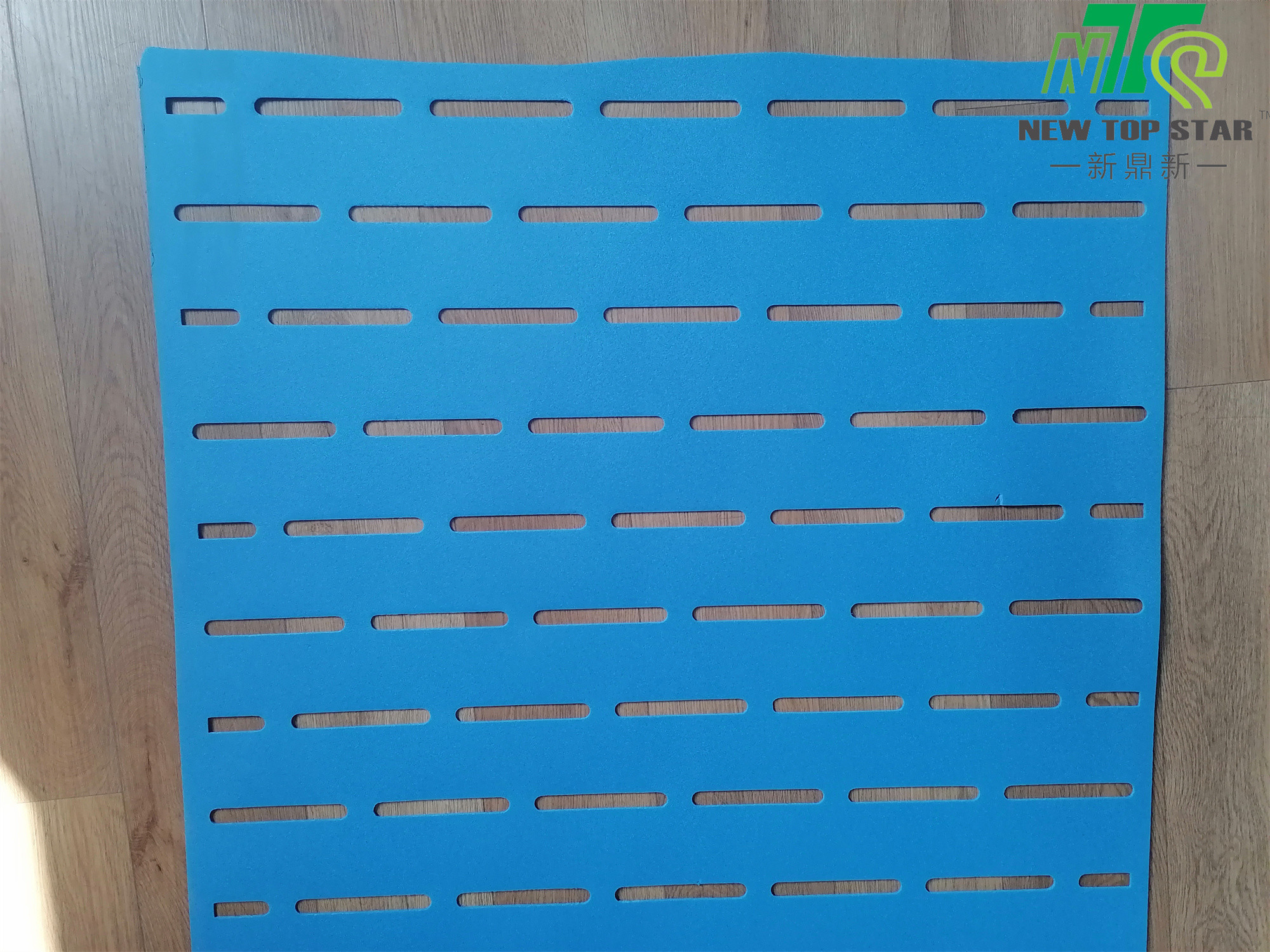 Durable Slotted Heated IXPE Foam Underlayment 2mm With Hole