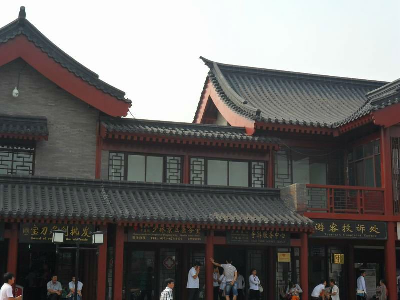 Traditional Chinese Temple Clay Roofing Tiles and Accessories 6% Water Absorption for Traditional Building Material Needs