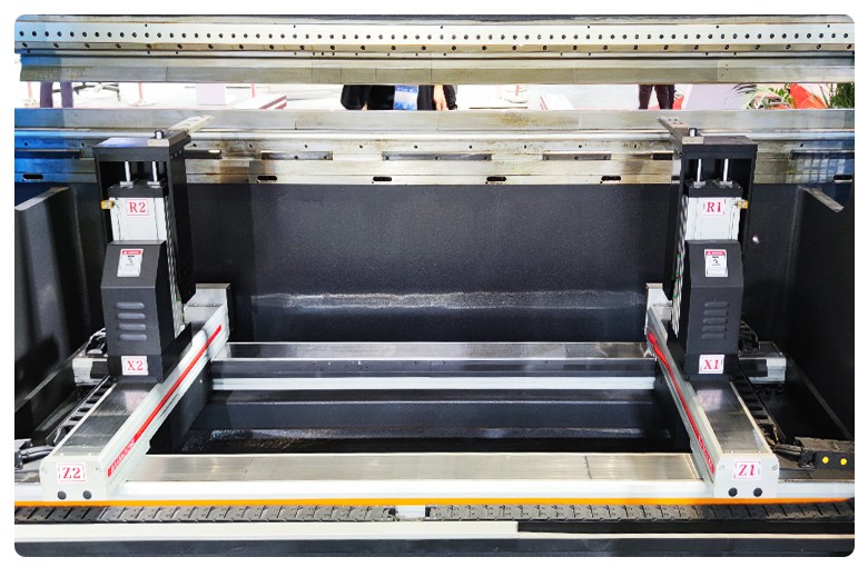 6 Axis Back Gauge (X1,X2,R1,R2,Z1,Z2)