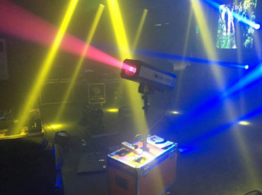 330w Concert LED Follow Spot Light Colorful , 30-60m Speed Of Light Distance