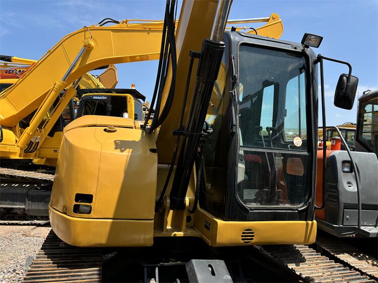 Japan Made CAT308 Crawler Excavator with 7160KG Operating Weight and 49.7KW Engine