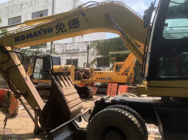 Japan Original Used Komatsu PW160-7 Wheel Excavator in with Transport Length of 7.1 m