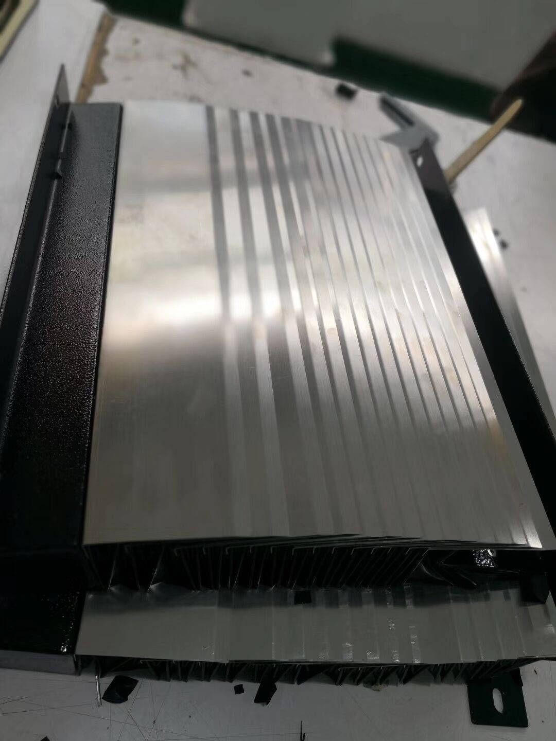 highly durability finned bellows cover black /silver colour with traverse rate 120M/min for protect red hot