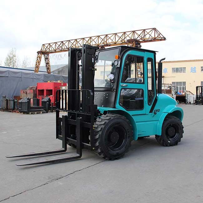 3000kgs 4 Wheel Drive All Terrain Forklift Chinese Engine