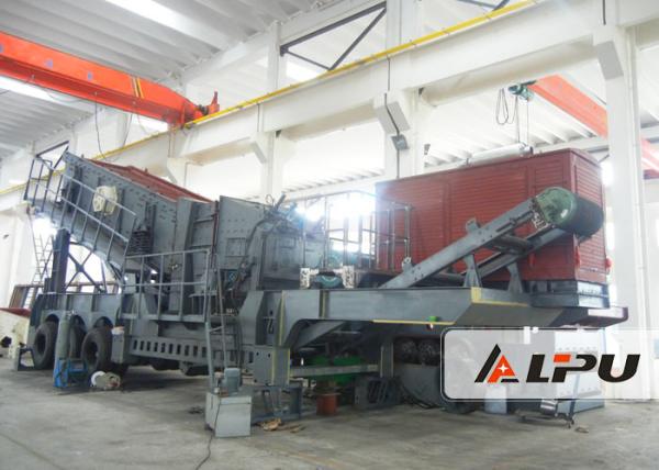 Double - axle Mobile Crushing Plant , Portable Concrete Crusher For Pebble ,