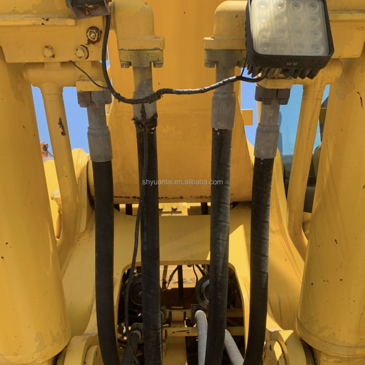 Versatile and Powerful Komatsu PC400-8 Crawler Excavator with 1.9m3 Bucket Capacity