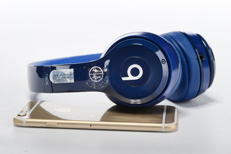Beats by Dr. Dre Solo2 Wireless Headband Headphones - Red