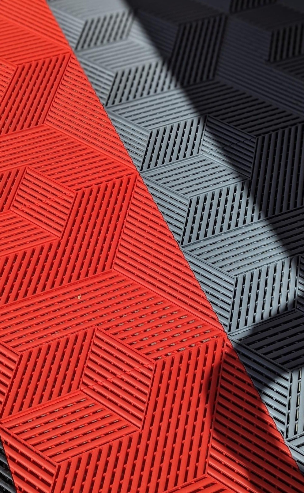 Chemical Resistant Polypropylene 3D Cubic Garage Flooring 15.75 X 15.75 X 0.7 Inch
