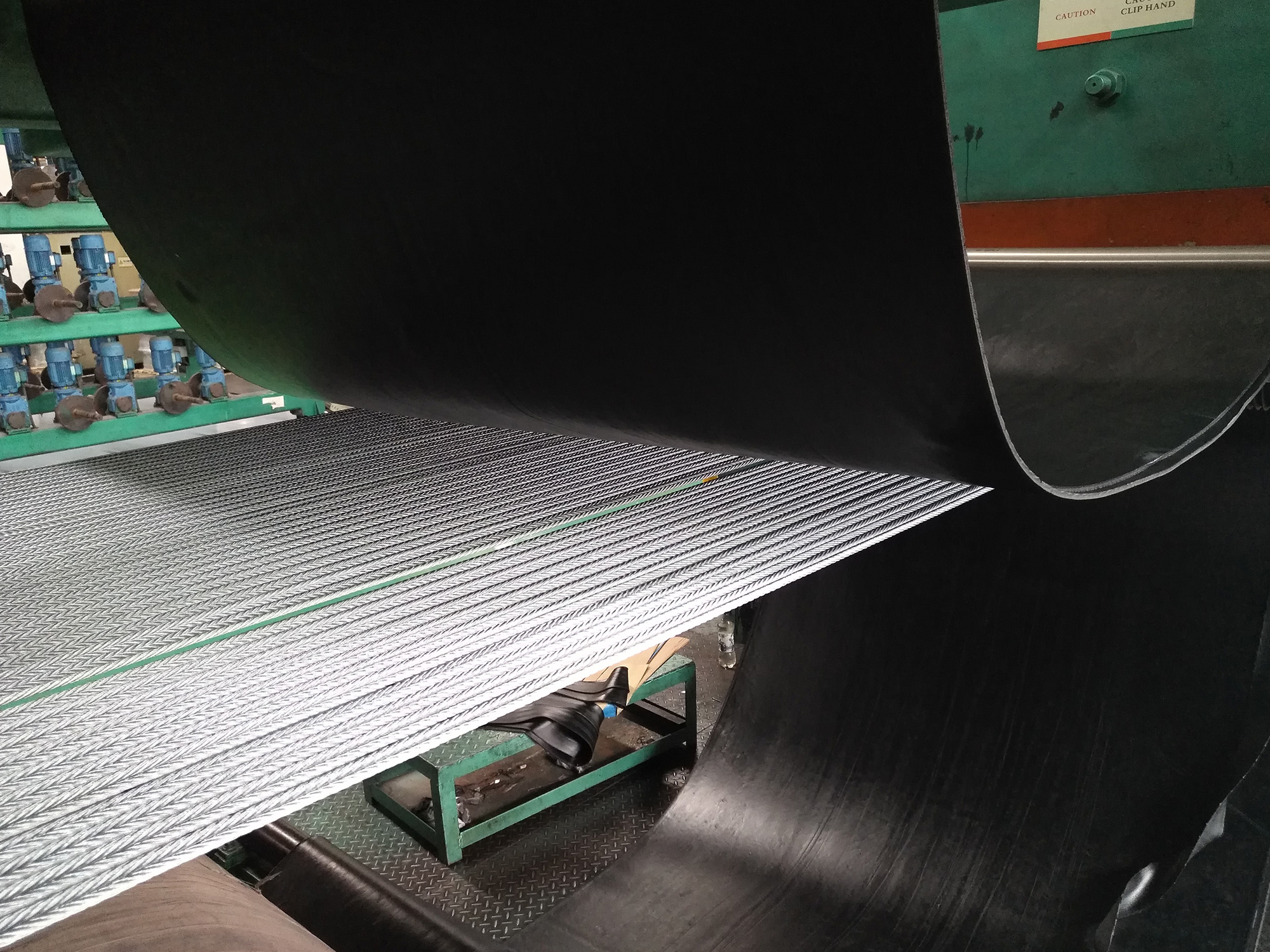 LOGO OEM ST2000 Steel Cord Rubber Conveyor Belt 630 4 with Wear Resistant Bottom Cover