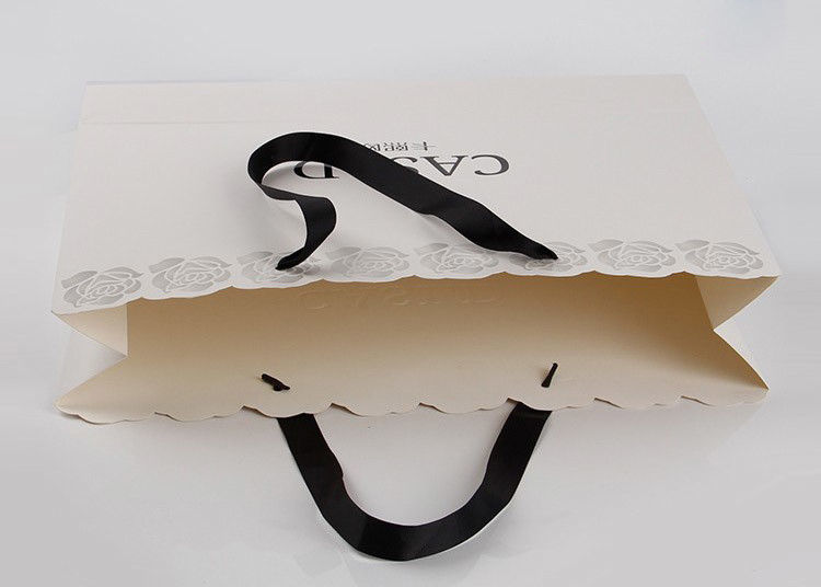 Laser Cut Printing Personalised Paper Bags , Grosgrain Ribbon Plain Gift Bags