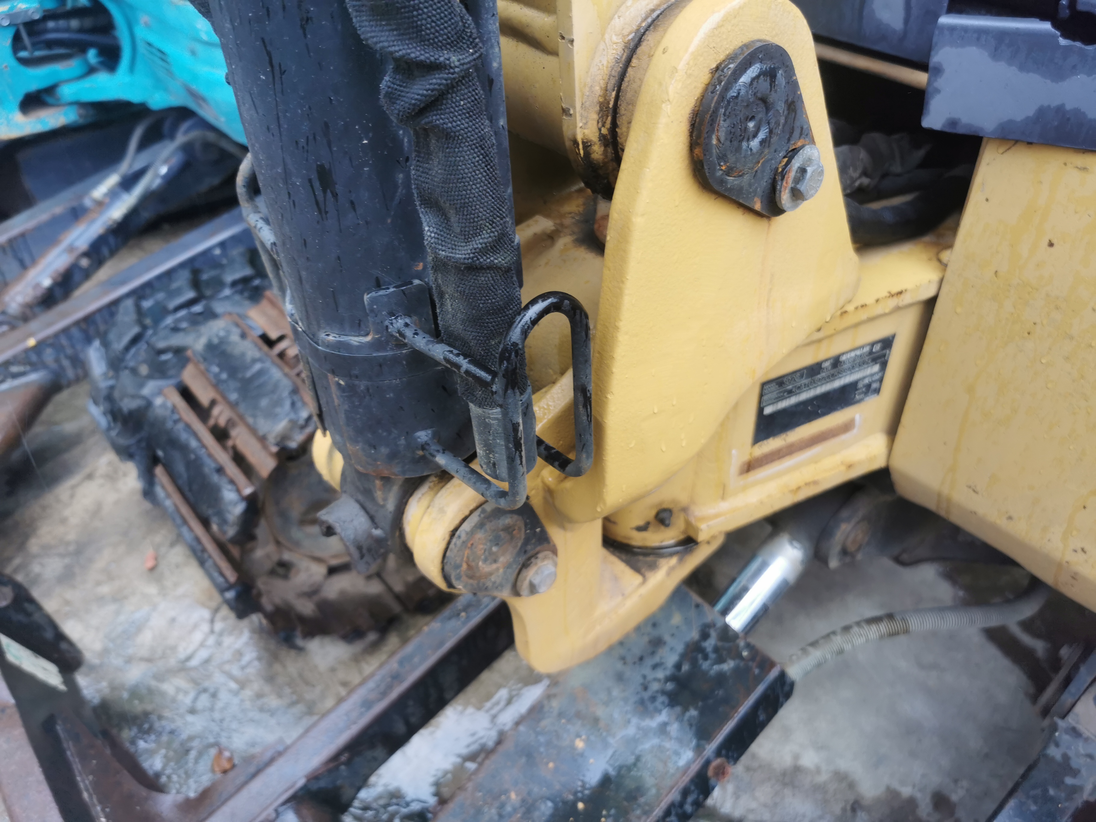Original CAT302C Excavator with Low Working Hours 0-2000 and Imported Hydraulic Cylinder
