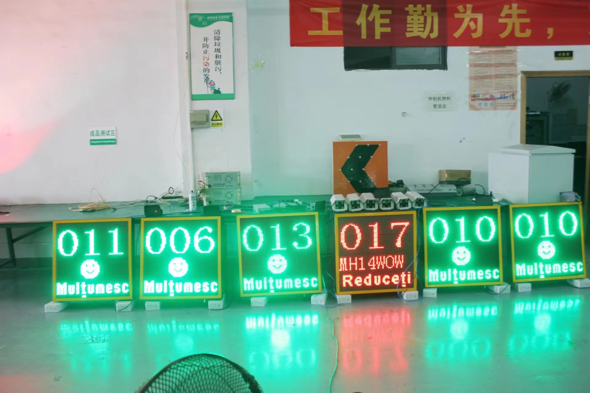 Aluminum Alloy Solar Traffic Sign With 140 Degrees Viewing Angle Display Speed