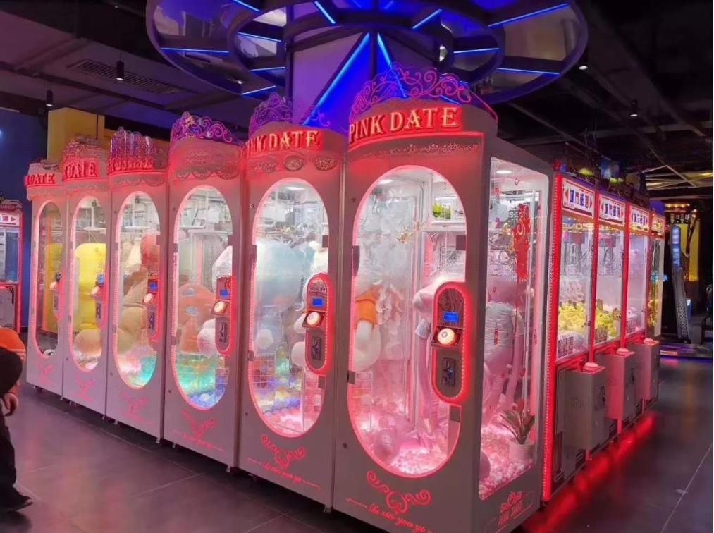 Dreamland factory coin operated scissors cut your prize toys claw crane game machine pink date gift game machine