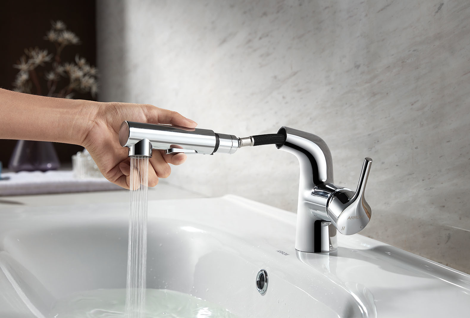 Zn Alloy A91221 Basin Mixer Faucet , Chrome Pull Out Spout Tap