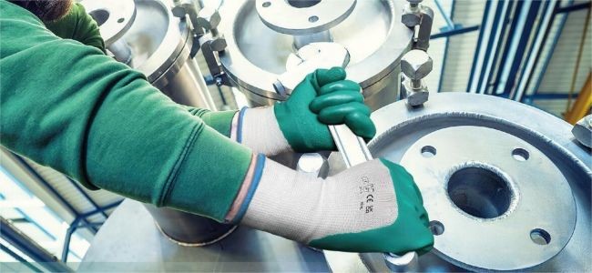 Nitrile Coated Nylon Slip Resistant Gloves 15 Gauge For Warehousing