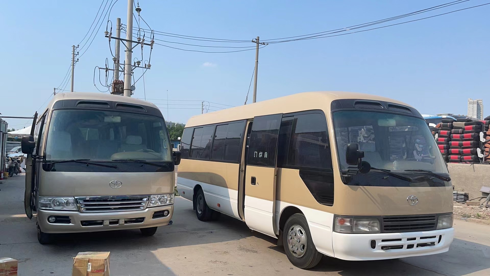 1690/1490mm Front/Rear Track High Roof Coaster Bus with 23 6 Seats and Diesel Engine