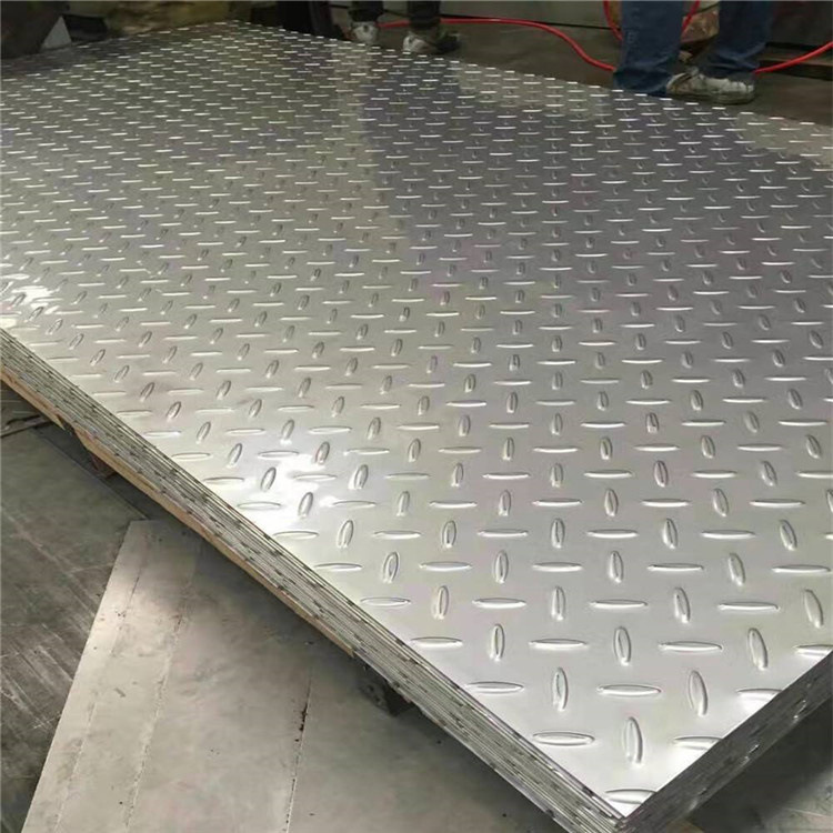 Q235 Ss400 A36 Checkered Steel Plate Hot Rolled Diamond Stainless Checkered Steel Sheet for Ship Plate 2mm 10mm Thickness