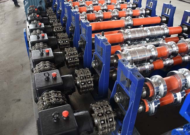 High Power Roof Tile Roll Forming Machine Hydraulic Pressure 10-12MPa With Gear Box Drive