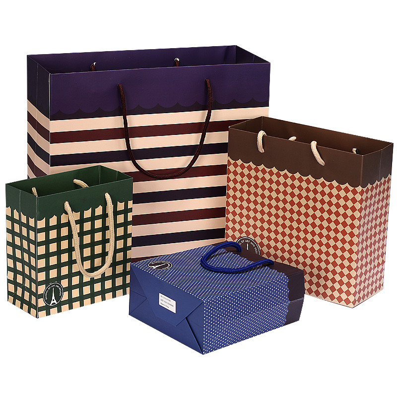 CMYK Recycled Paper Gift Bag , OEM ODM Clothes Shopping Bag