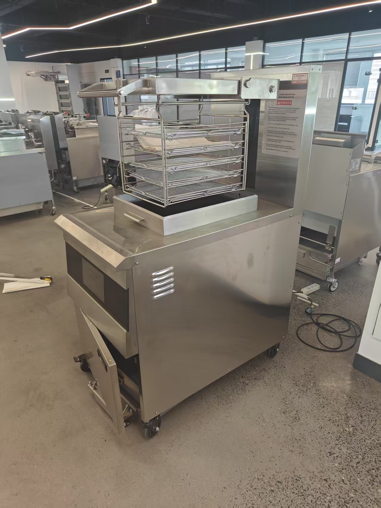8HD Electric Smart Touch Panel 55L 5 Fry Tray Big Productivity 17KW Open Deep Fryer