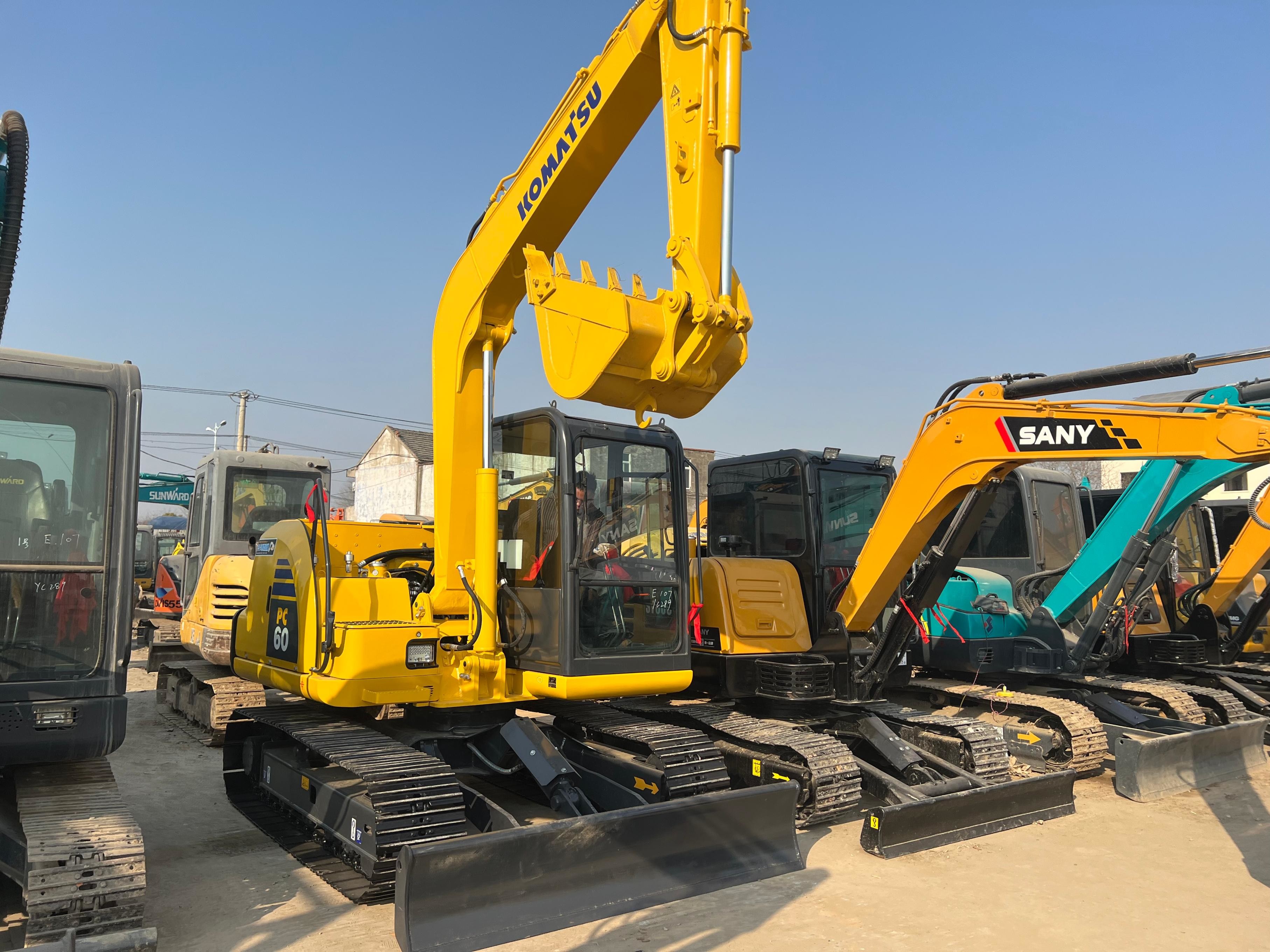 Used Komatsu PC60 Excavator 0.37m³ 6 Ton Second Hand Crawler Digger For Construction